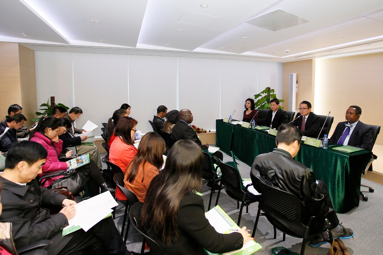 Coordenadores da Região do Grande Delta do Rio das Pérolas no Secretariado Permanente do Fórum para a Cooperação Económica e Comercial entre a China e os Países de Língua Portuguesa (Macau).