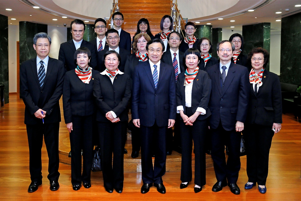 Encontro entre o Secretário para os Assuntos Sociais e Cultura e os representantes da Associação Luso-Chinesa dos Enfermeiros de Macau.