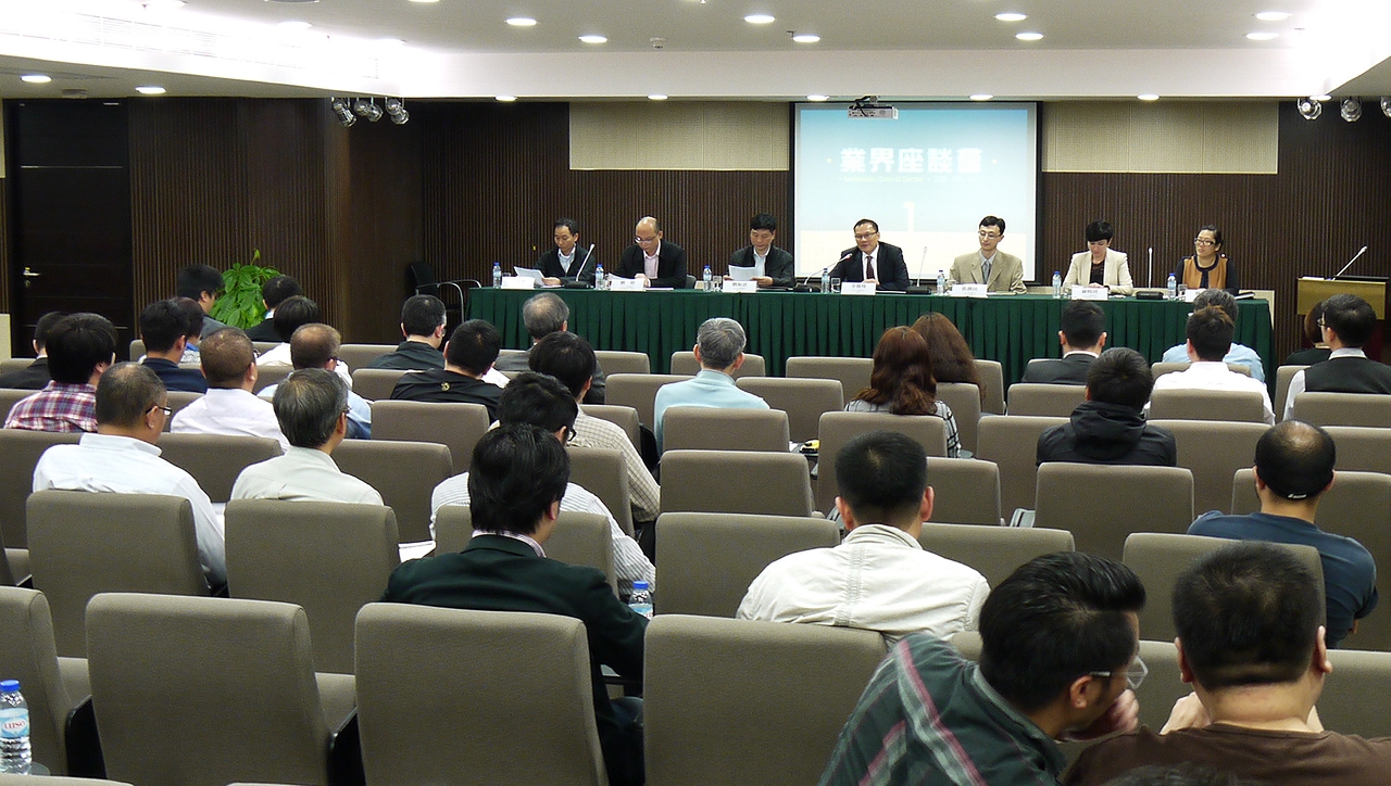 Vários representantes das associações sócio-profissionais do sector da construção civil estiveram presentes no seminário