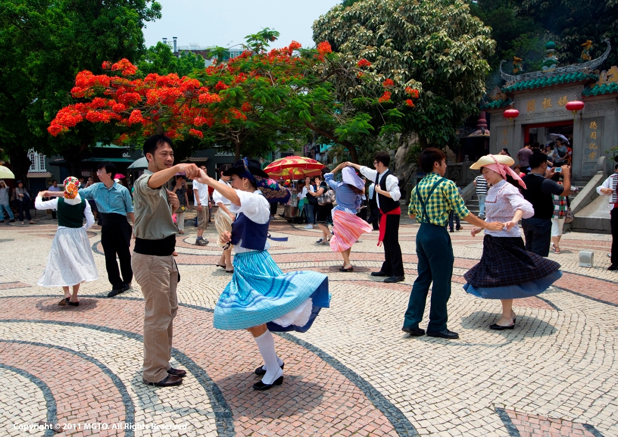 Realização de actividades gratuitas nos vários roteiros turísticos “Sentir Macau passo-a-passo”