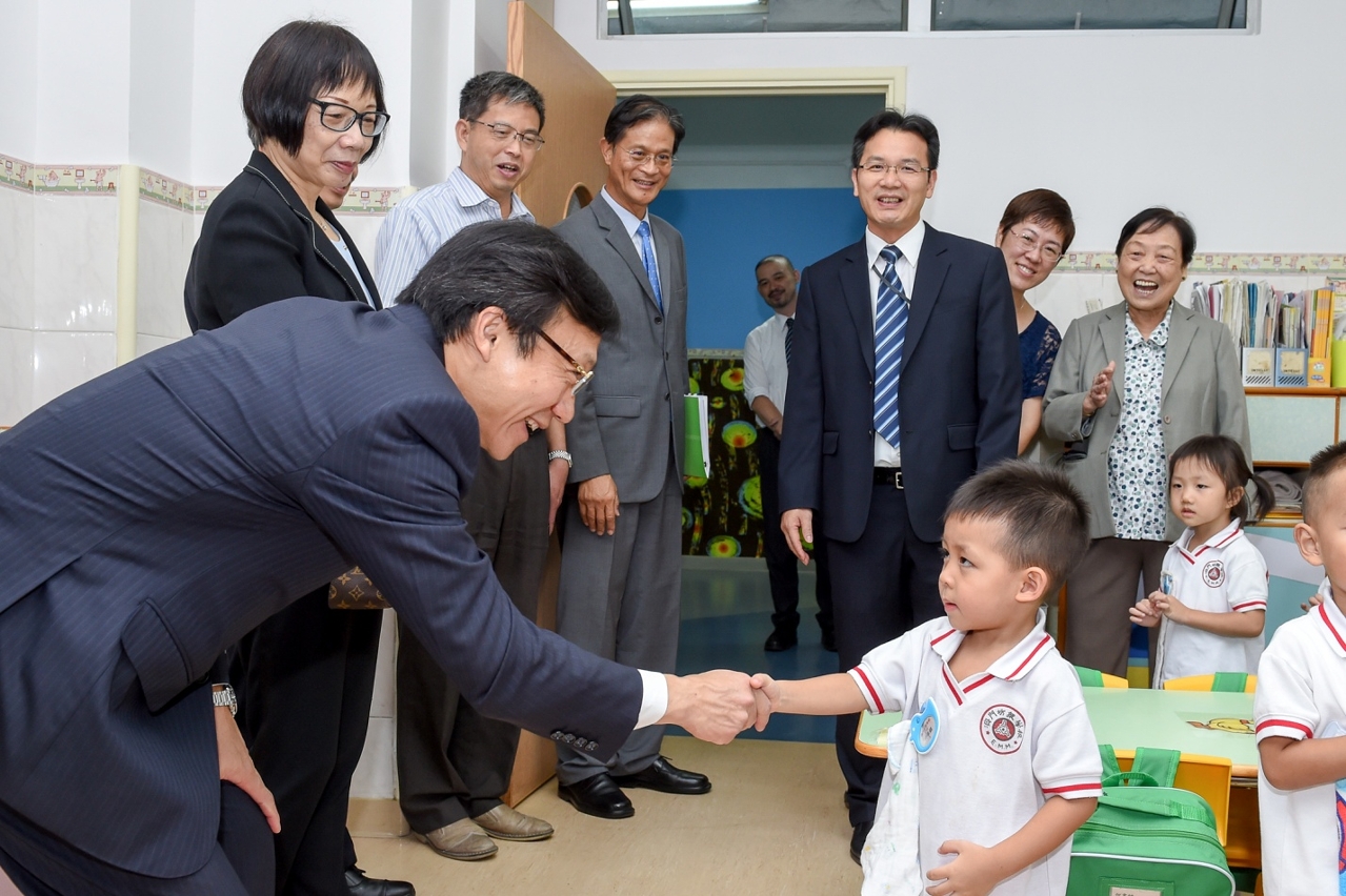 Doutor Alexis Tam foi conhecer a educação infantil na Escola dos Moradores de Macau