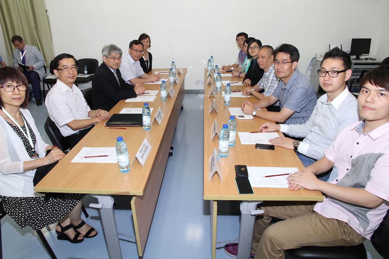 Os representantes dos Serviços de Saúde e da Aliança de Povo de Instituição de Macau trocaram opiniões sobre o serviço de prestação de cuidados de saúde