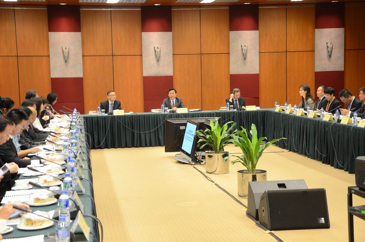 Secretário para os Assuntos Sociais e Cultura, Doutor Alexis Tam, presidiu à segunda reunião plenária ordinária de 2015 do Conselho para as Indústrias Culturais.