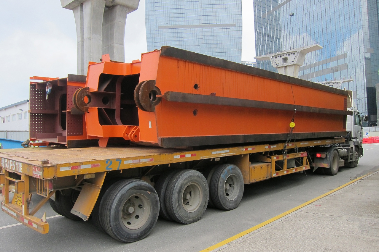 Situação de transporte da máquina de instalação das peças pré-fabricadas