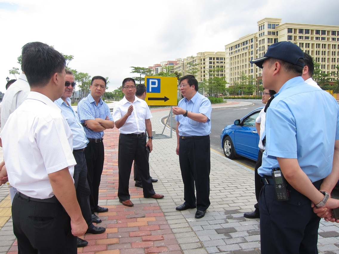 O grupo de trabalho inter-serviços inspecciona o túnel subfluvial e as vias públicas do Campus da Universidade de Macau em Hengqin e acompanha os trabalhos finais da sua abertura