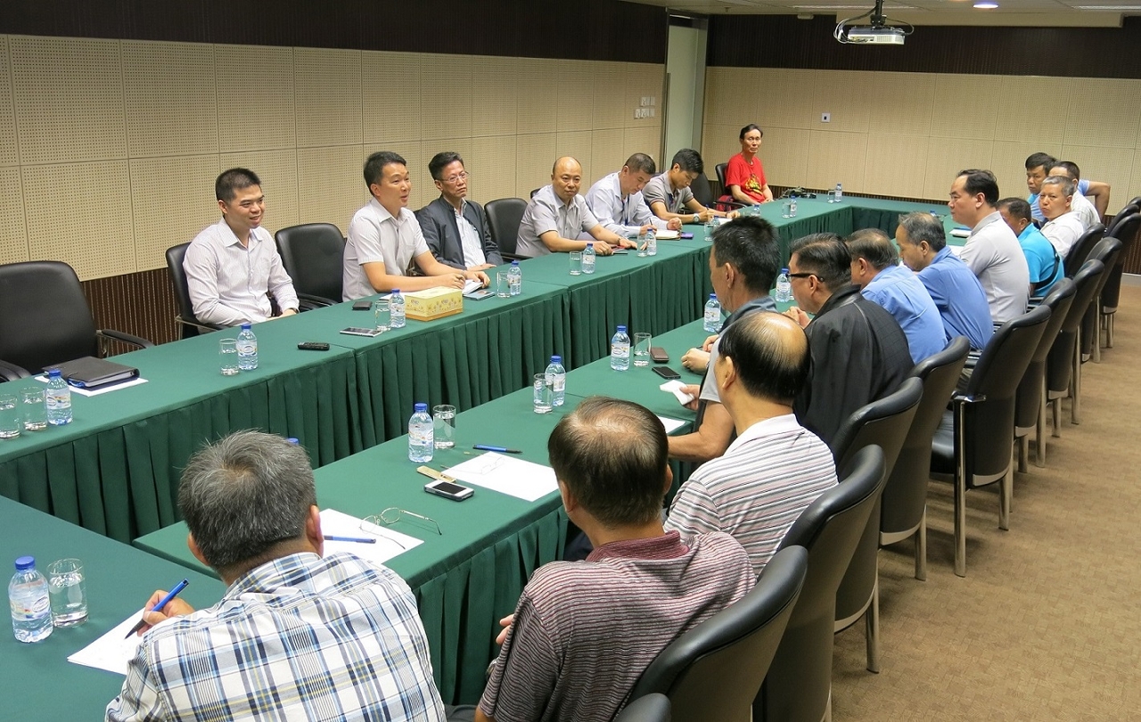 A DSAT e o DT do CPSP tiveram encontro com o sector do táxi em relação ao combate das infracções relacionadas com os táxis