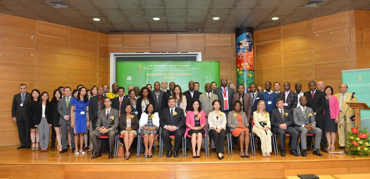 A cerimónia de abertura do“Colóquio sobre Concepção e Gestão de Iniciativas Comunitárias e Cooperativas para os Países de Língua Portuguesa”