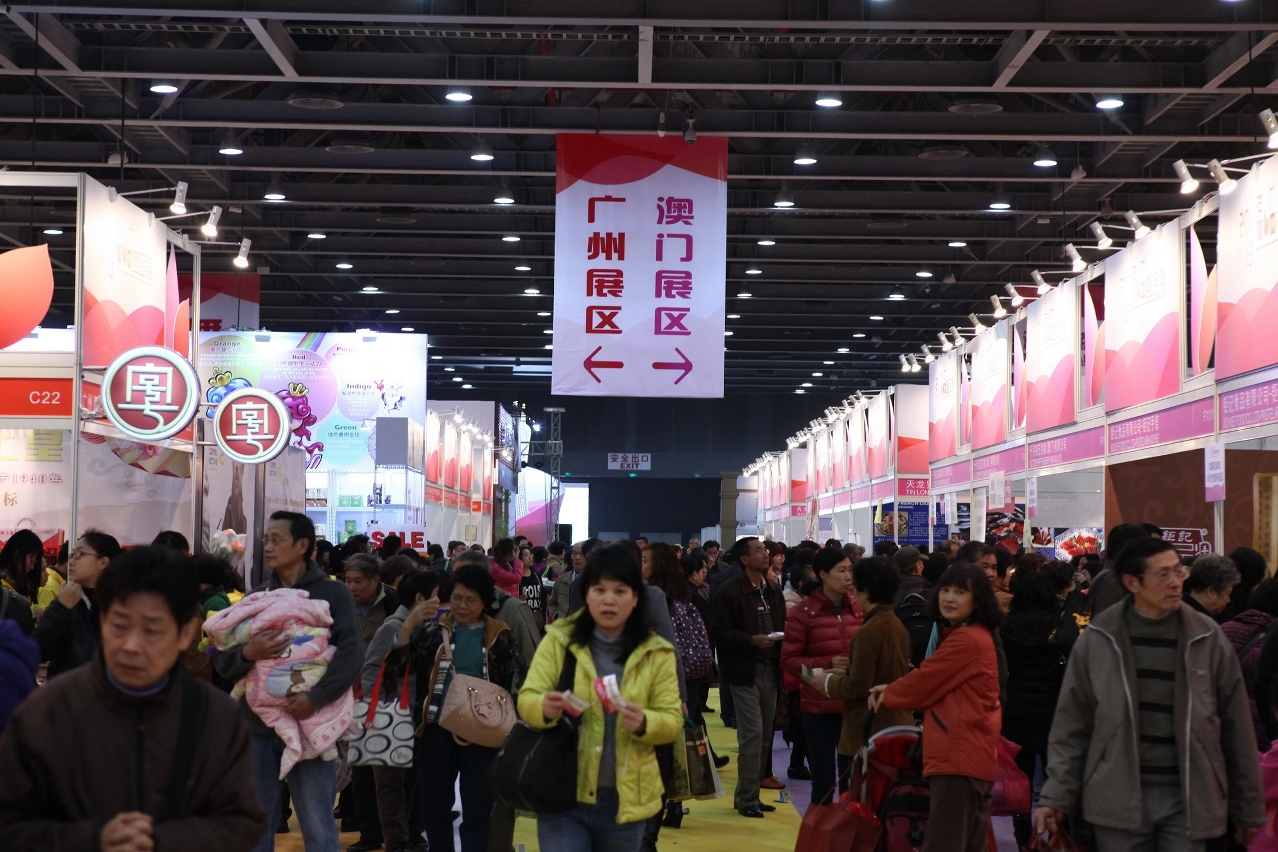 Grande afluência do público á Feira de Produtos Famosos de Macau-Guangzhou