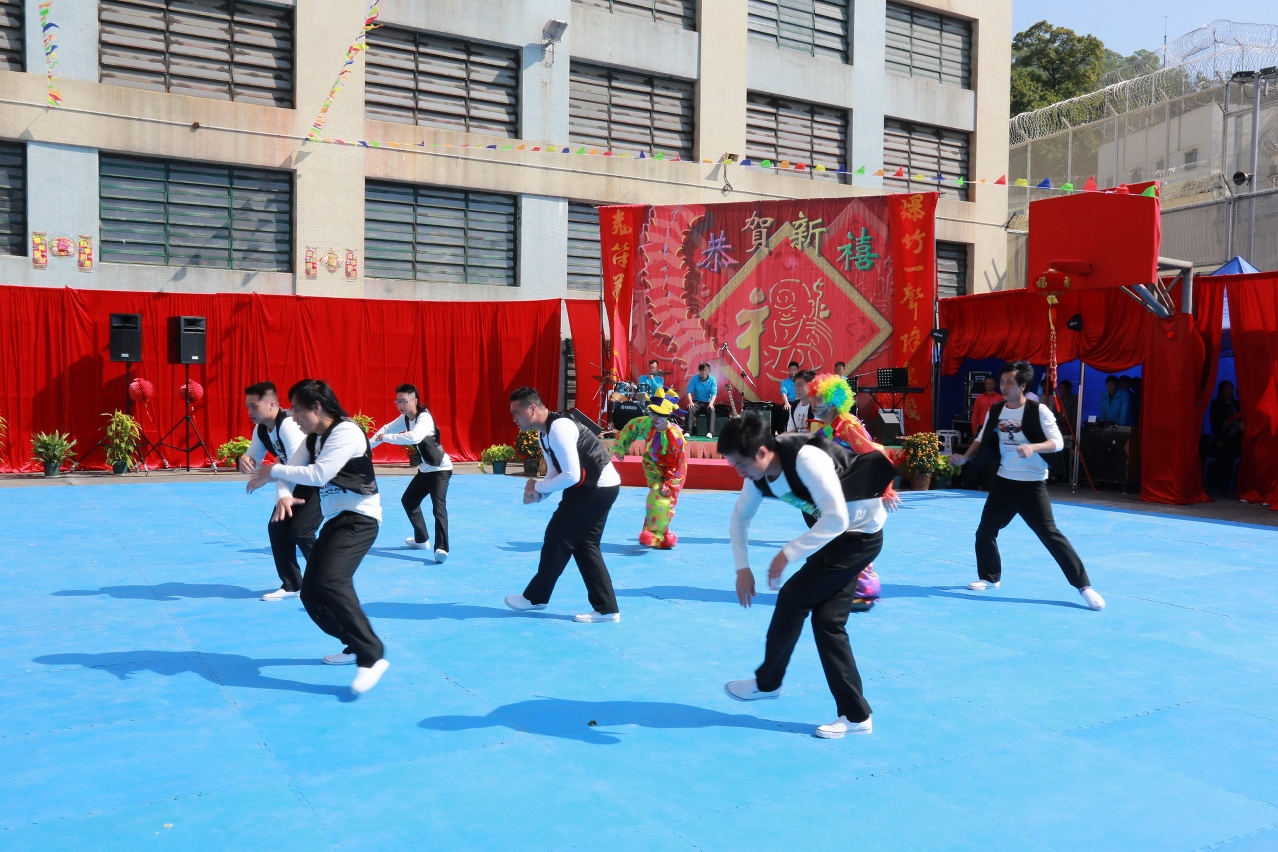 A dança de equitação conquistou na festa muitos aplausos dos convidados e companheiros