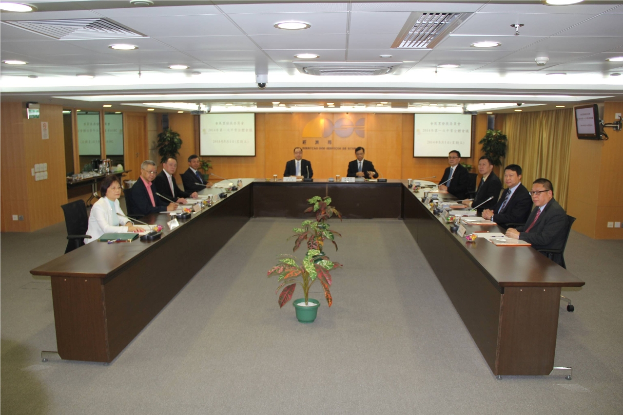 Secretário para a Economia e Finanças, Francis Tam, preside à primeira reunião plenária ordinária da Comissão para o Desenvolvimento de Convenções e Exposições, em 2014.