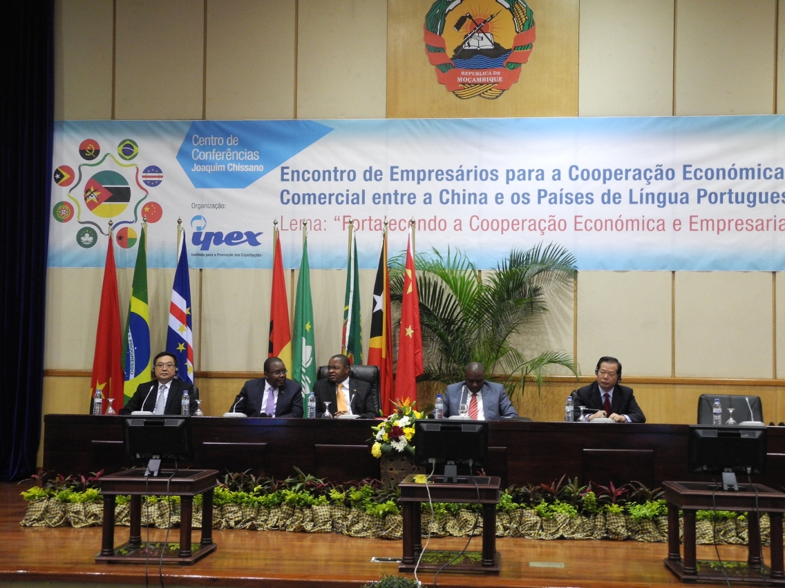 O Primeiro-Ministro de Moçambique, Alberto Vaquina presidiu e discursou no 	Encontro de Empresários