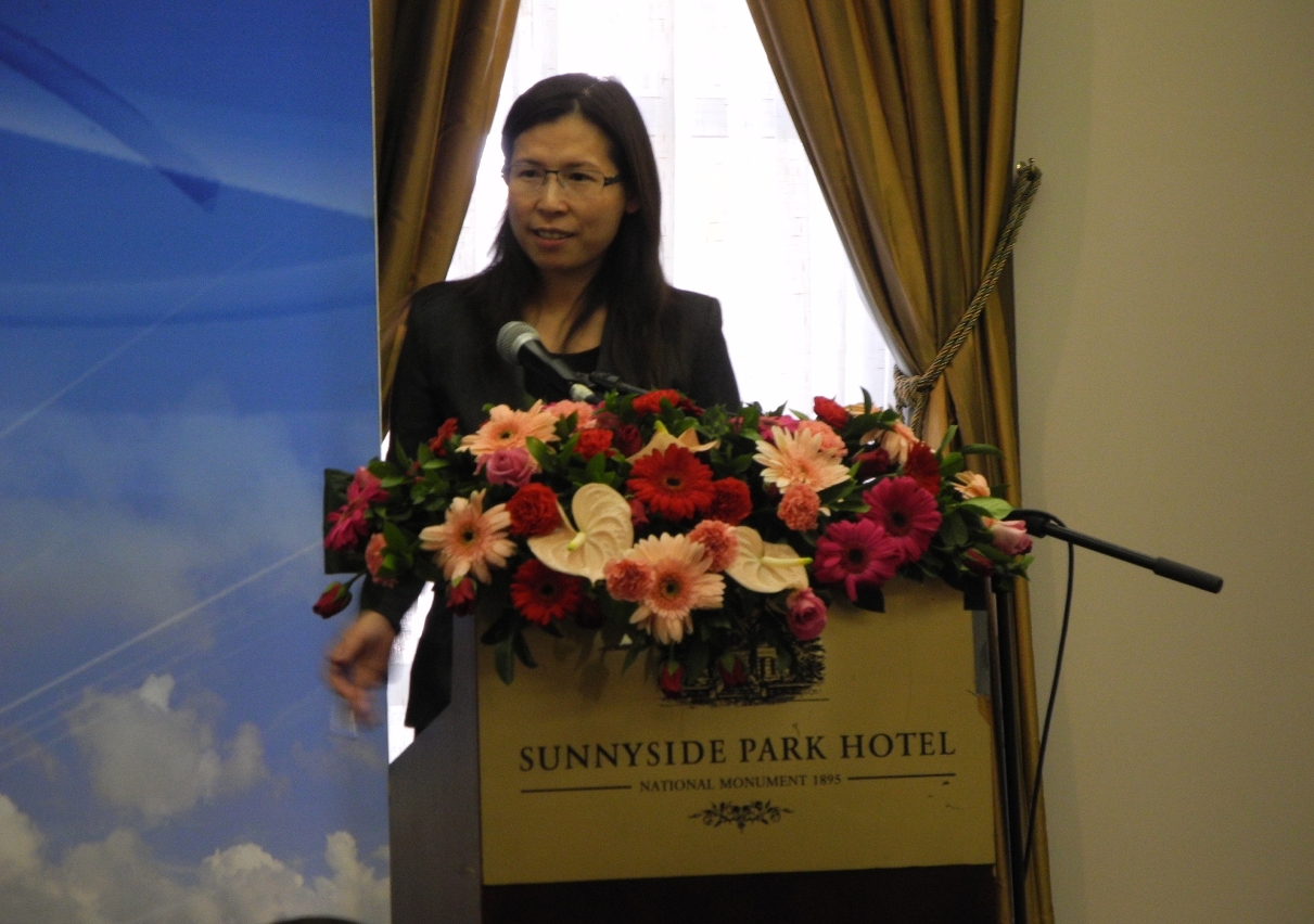 Dra. Echo Chan promovendo o Parque Científico e Industrial de Medicina Tradicional Chinesa no Âmbito da Cooperação Guangdong-Macau, no seminário de promoção realizado na África do Sul