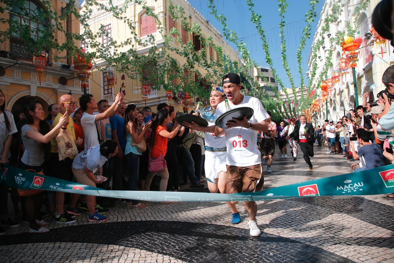 Corrida de Bandejas