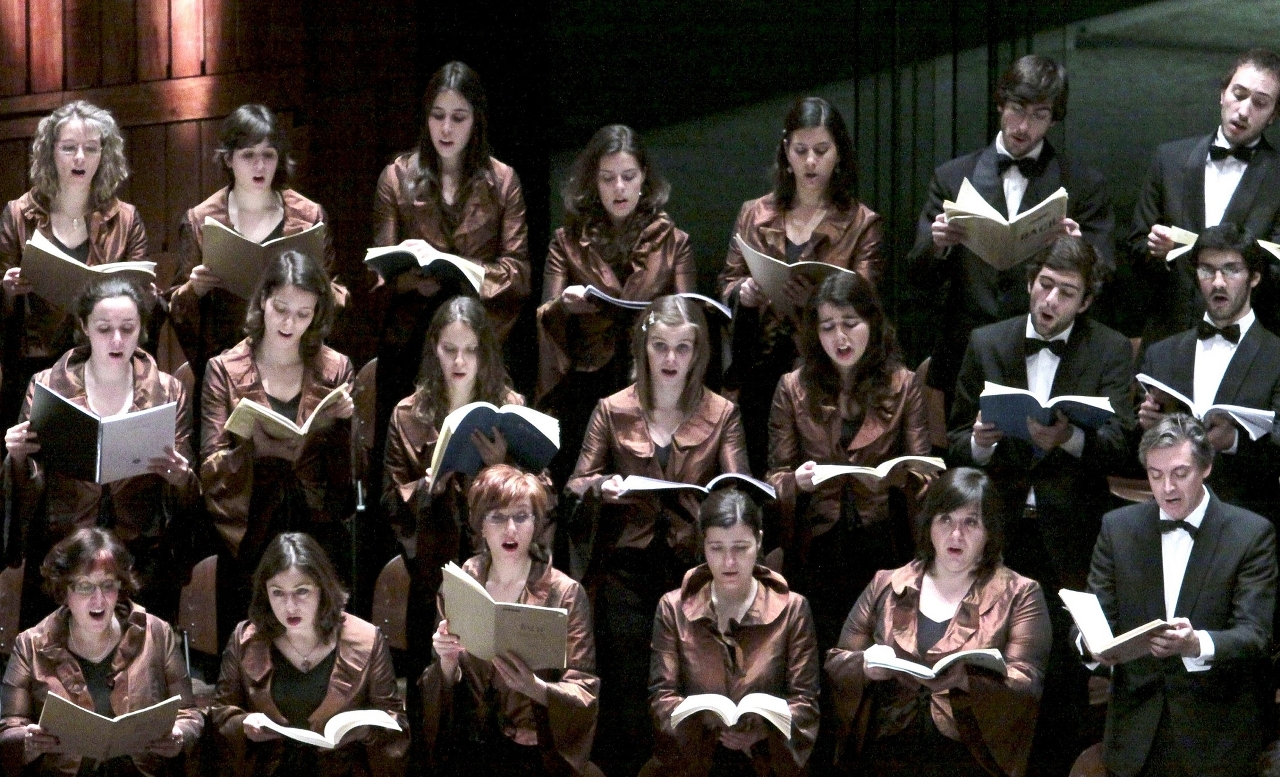 Contando com uma história de 50 anos, o Coro Gulbenkian (Portugal) conquistou reputação mundial pelas sua técnica refinada, vasto repertório e actuações emotivas.