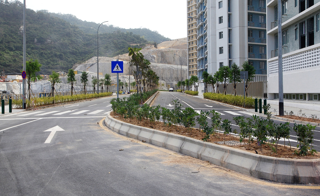 Estão previstos nesta zona a execução de grandes áreas de zonas verdes para reforçar o aspecto harmoniosos desta zona