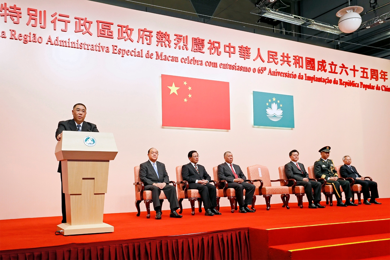 Comemorações do 65º. aniversario da implantação da República Popular da China: Chefe do Executivo, Chui Sai On, discursa na recepção comemorativa do governo da Região Administrativa Especial de Macau.