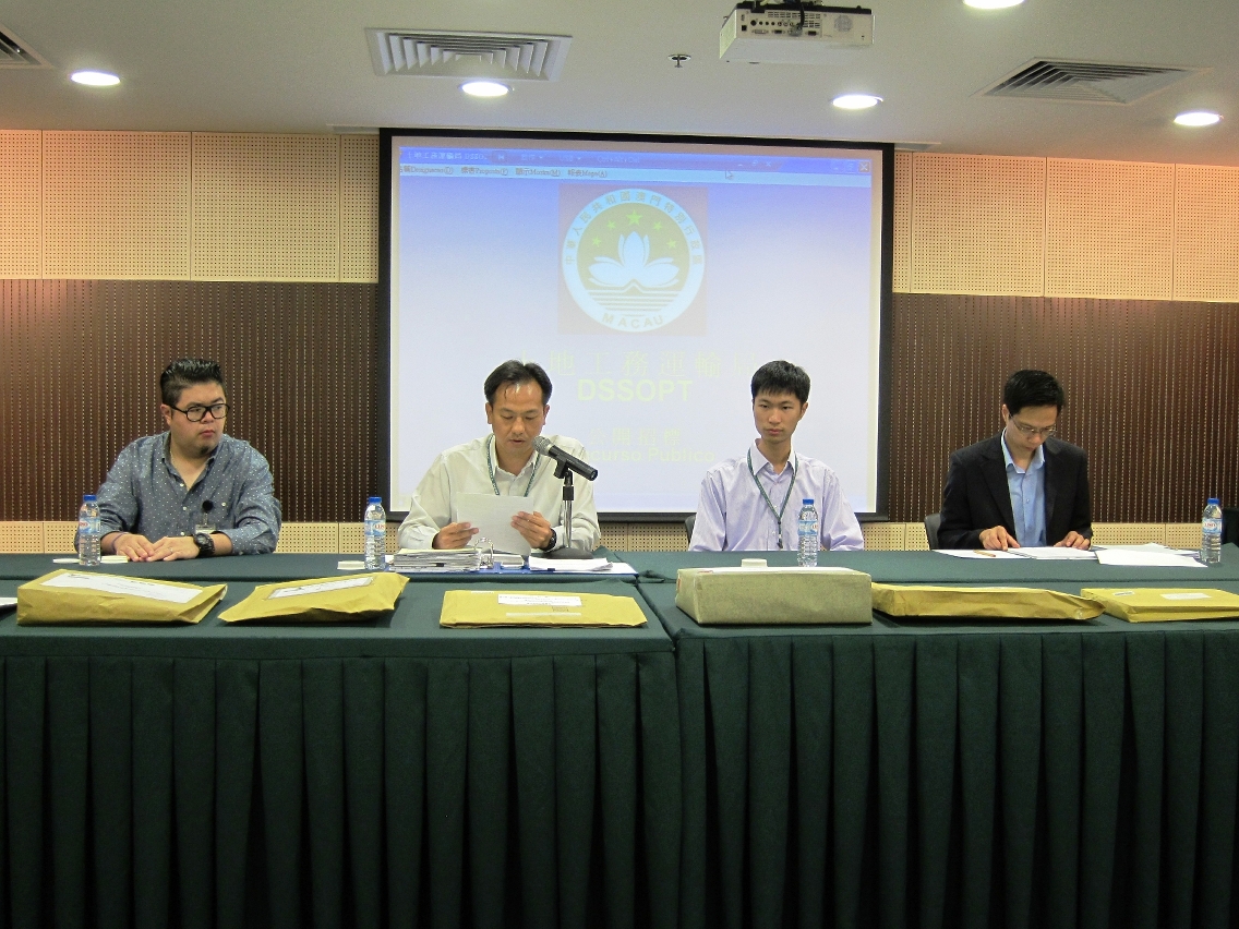 Acto público de abertura das propostas do concurso público da Empreitada de Drenagem da Estrada de Lou Lim Ieok