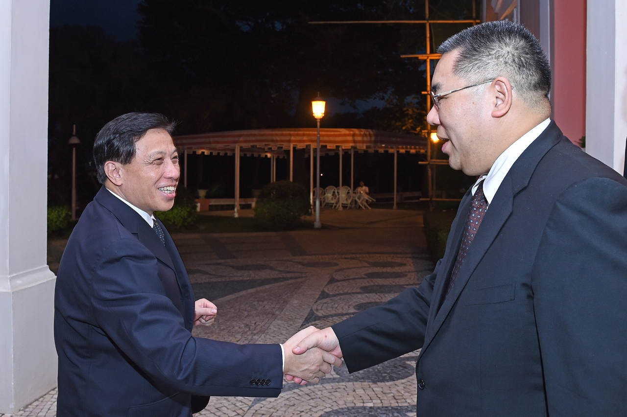 Encontro entre o Chefe do Executivo, Chui Sai On, e o vice-ministro dos Negócios Estrangeiros, Zhang Yesui.