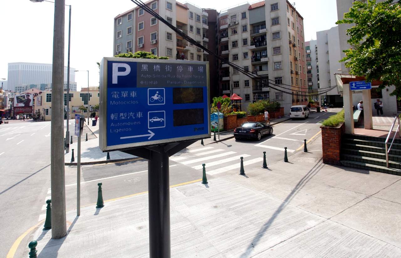 Estão praticamente concluídas as obras de melhoramento do auto-silo público da Rua da Ponte Negra na Taipa.