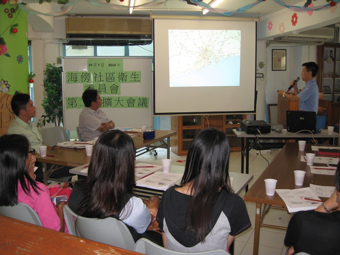 A autoridade sanitária do Centro de Prevenção e Controlo da Doença, Dr. Kong Pang apresenta a situação epidemiológica de febre de dengue em Macau.