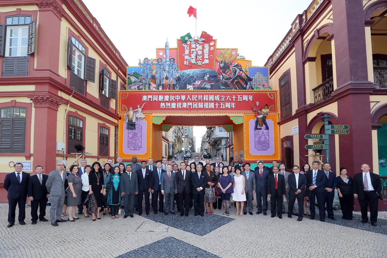 Por ocasião do XXVIII Festival Internacional de Música de Macau (FIMM), o Governo da R.A.E. de Macau convidou os membros do Corpo Consular acreditados em Hong Kong e Macau para se deslocarem ao território