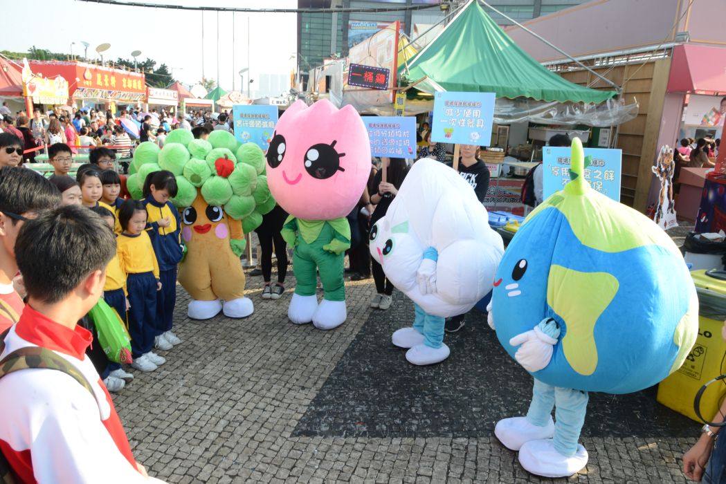 A DSPA organiza a actividade intitulada “As Mascotes da Direcção dos Serviços de Protecção Ambiental acompanham-te durante o Festival de Gastronomia”, proporcionando aos alunos uma interessante aula pedagógica sobre protecção do ambiente.