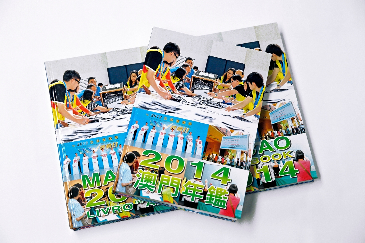 As edições em língua chinesa, portuguesa e inglesa do Macau 2014 - Livro do Ano, são lançadas a 10 de Novembro de 2014.