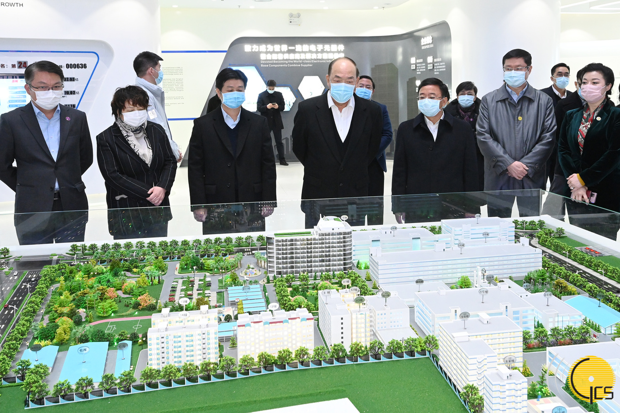 The Chief Executive, Mr Ho Iat Seng, arrives in Zhaoqing city and visits a local high-tech company.