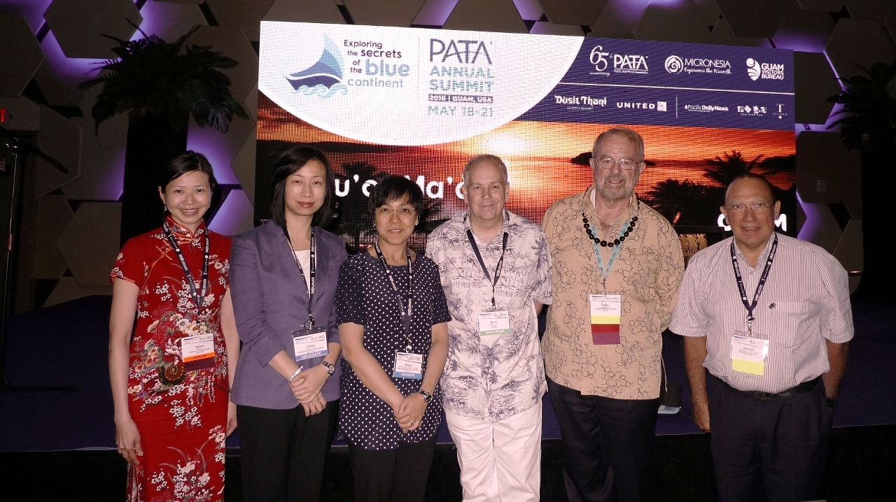 Senna Fernandes, PATA CEO Mario Hardy (center) and outgoing Chairman (Kevin Murphy (2nd right) with Macao delegates