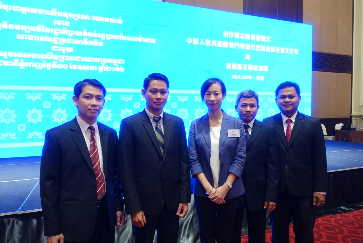 IFT President Dr. Fanny Vong with  4 officials from APSARA National Authority of Cambodia