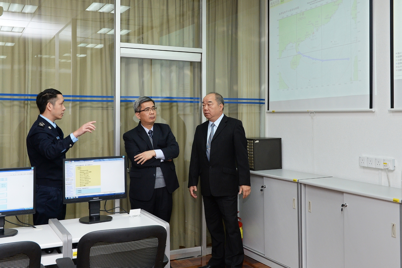 Secretary for Security, Mr Wong Sio Chak (centre), visits headquarters of the Security Forces Co-ordination Office.