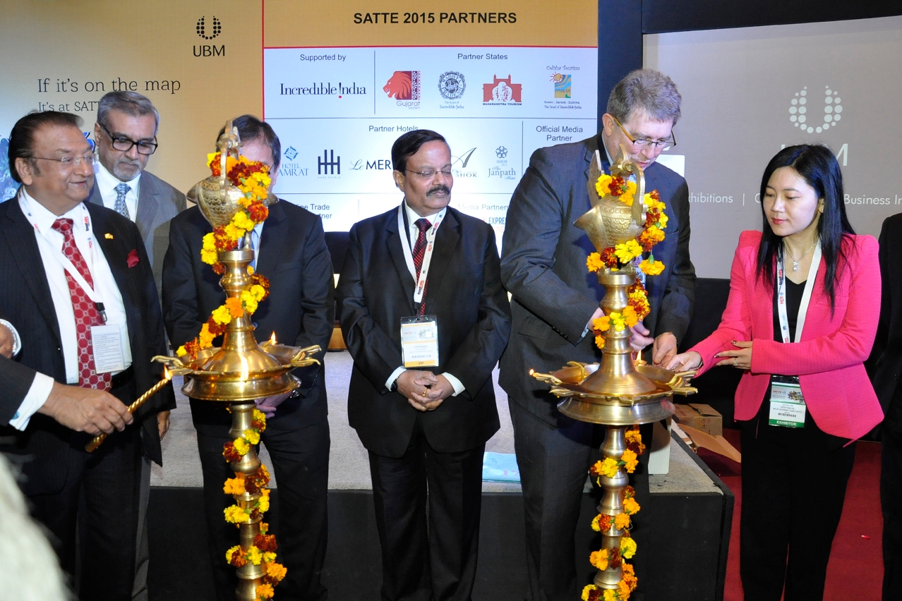 MGTO Deputy Director with SATTE 2015 opening ceremony guest of honor Additional Secretary of the Ministry of Tourism of India Girish Shankar (centre)
