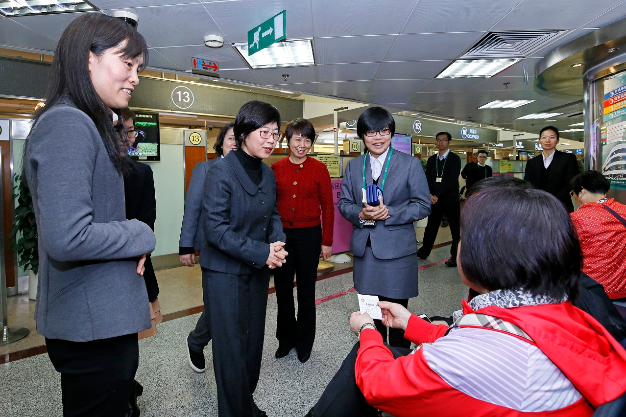 Secretary for Administration and Justice, Ms Chan Hoi Fan, talks to the people in the Identification Services Bureau.