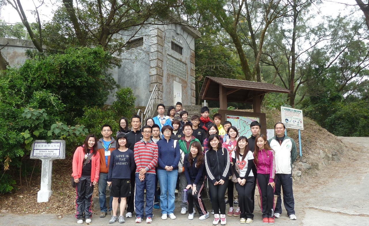 IFT students and staff joined Hiking Fun of 2013 Healthy and Green Week at Grand Taipa Hiking Trail
