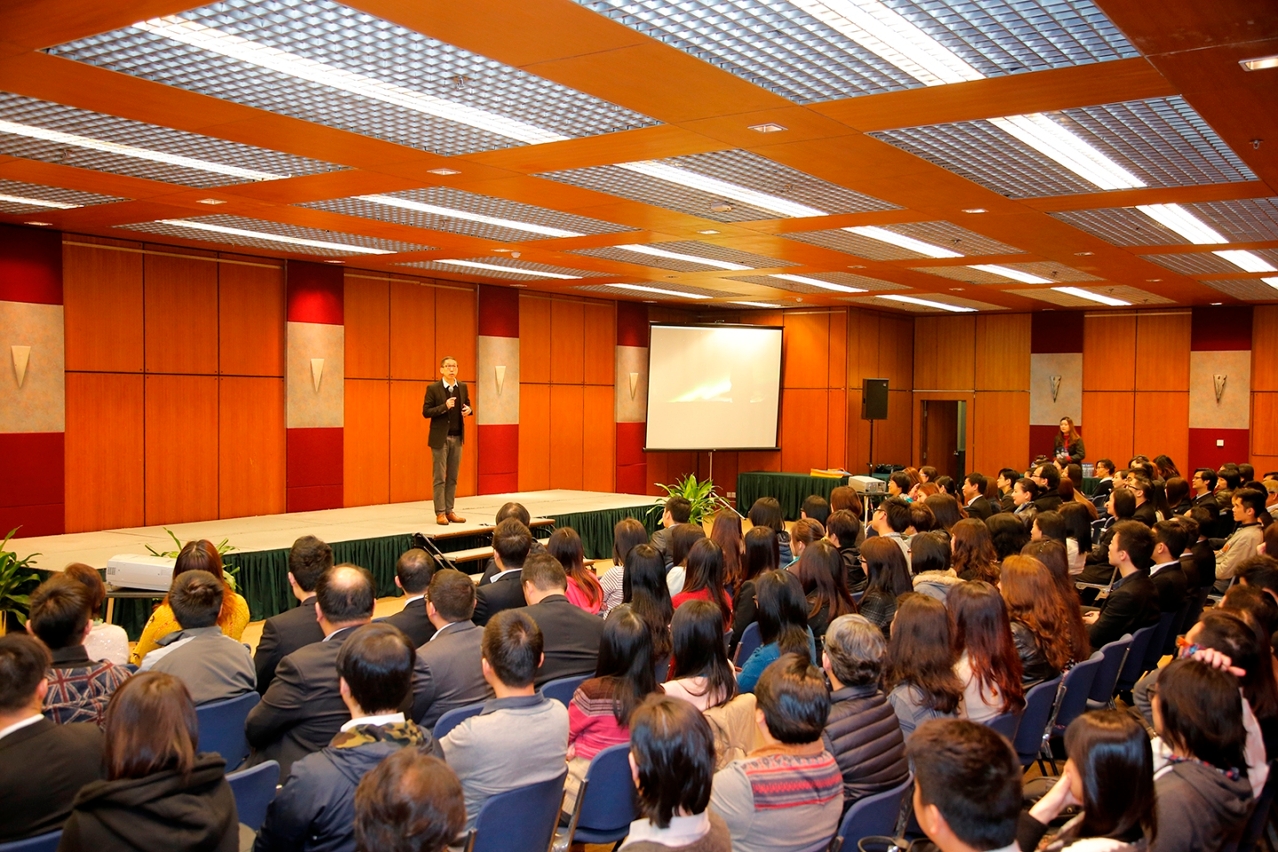 Numerous participants attend Customer Service Seminar