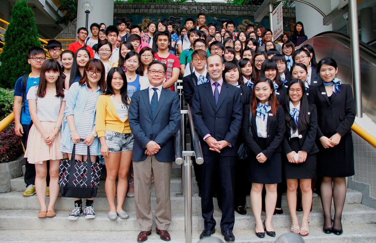 HC members and Mr. David Friedman (1st row, 4th from right)