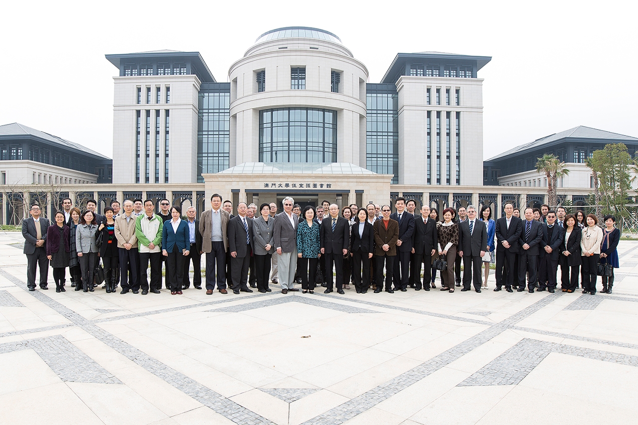 Florinda da Rosa Silva Chan and her colleagues with UM representatives