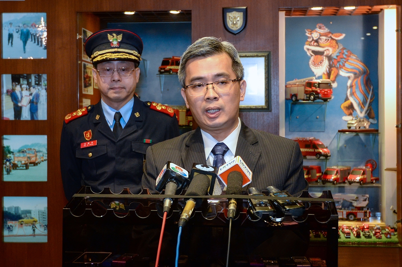 Secretary for Security, Mr Wong Sio Chak, briefs reporters after visiting various disciplinary services.