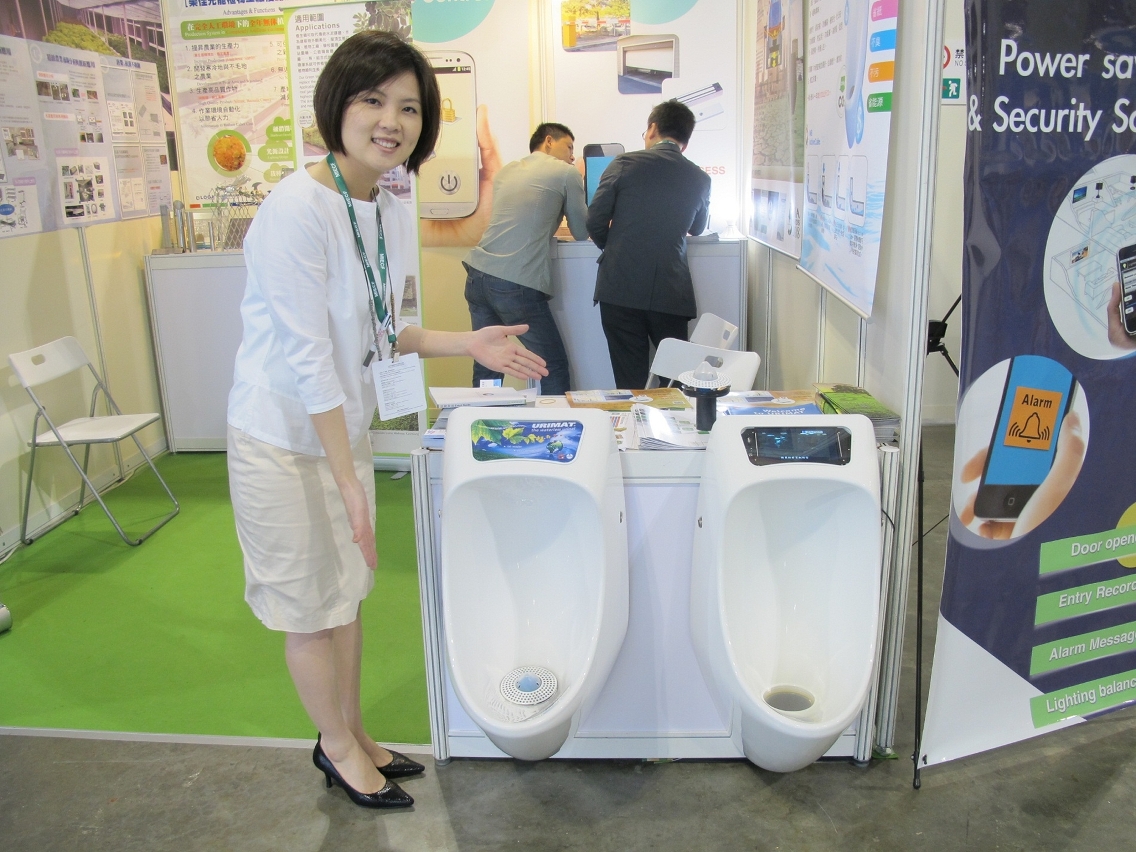 Taiwan exhibitors promotes an environmentally friendly urinal