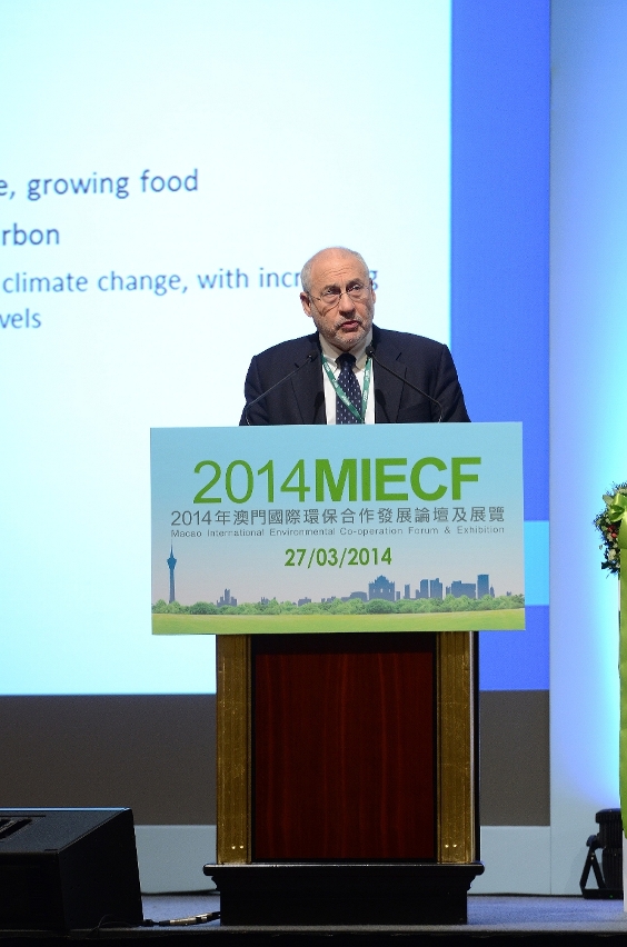 Professor Joseph Stiglitz gives a keynote speech at Macao International Environmental Co-operation Forum and Exhibition