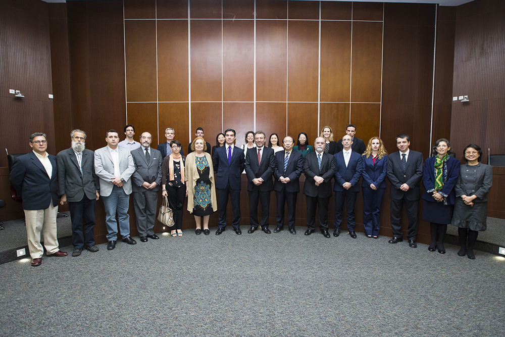 UM faculty members with Portugal’s Ministry of Education and Science Head Prof. Nuno Crato (middle)