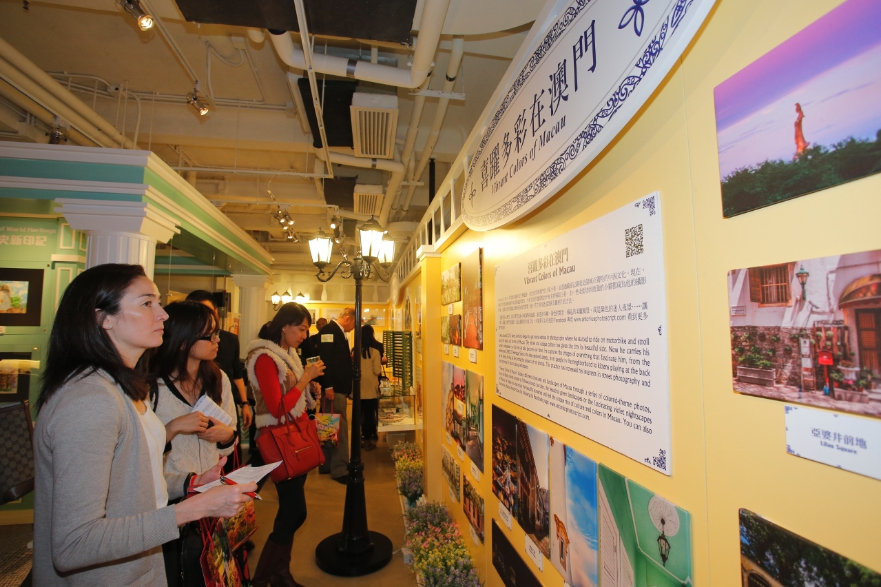 Art Exhibition attracts Hong Kong citizens for visit