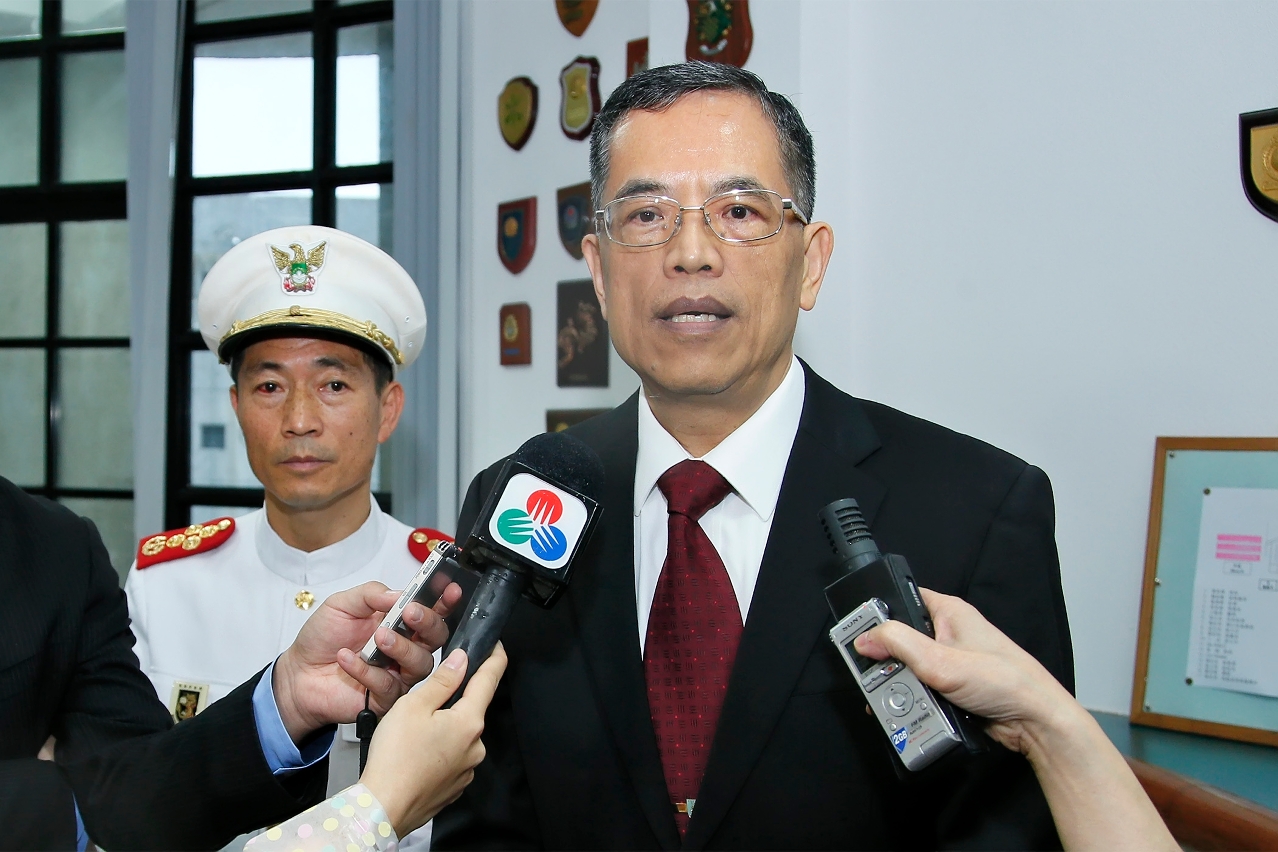 Secretary for Security Mr Cheong Kuoc Va meets with the media
