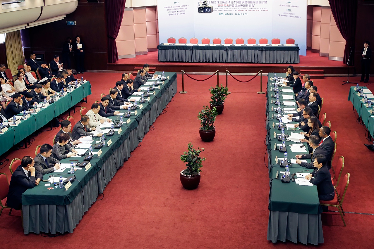 Panel Discussion on the Economic Environment of Portuguese Speaking Countries held in Macao.