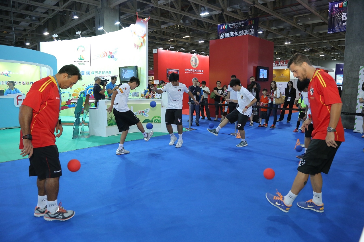 Demonstration by the football school in Macao of Brazilian football club São Paulo F.C.