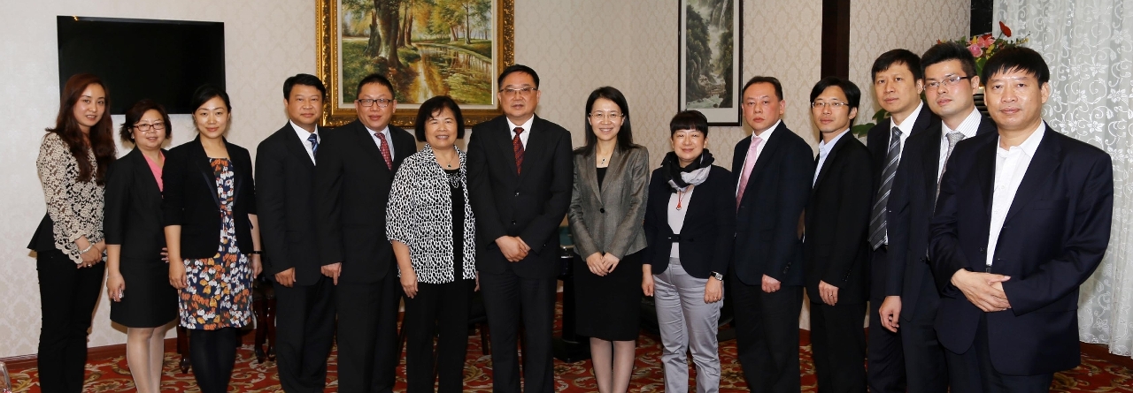 Group photo of members of External Cooperation Group of the Macao Committee for the Development of Conventions and Exhibitions with the Vice Mayor of Zhuhai, Ms. Long Guangyan.
