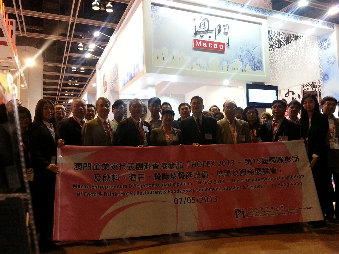 Group photo of Mrs. Irene V. K. Lau, Executive Director of IPIM and other members of the Macao Business Delegation, in front of the Macao Pavilion.