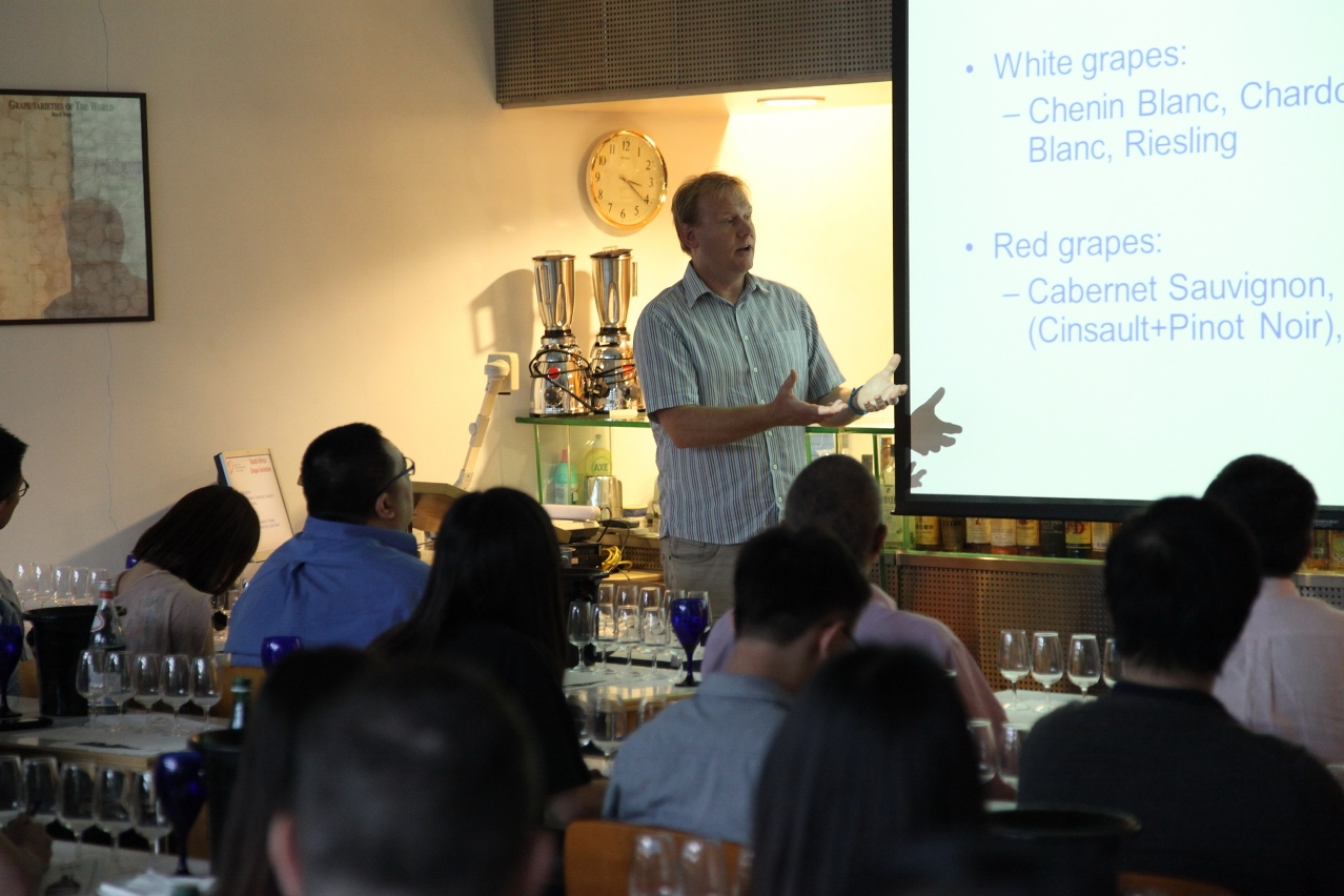 Master of Wine Richard Kershaw introduced South Africa wines to local practitioners