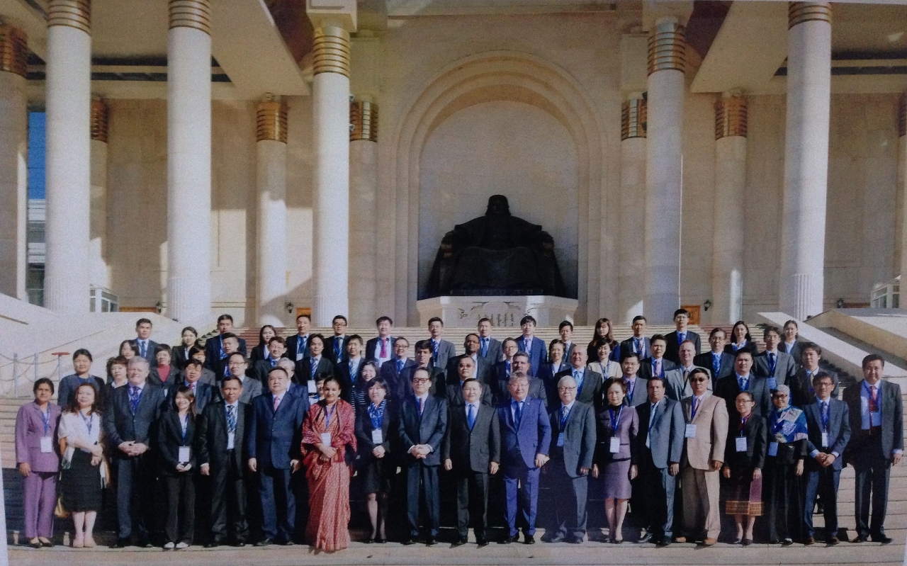 Prime Minister of Mongolia Norov Altankhuyag (centre) with participating TPO representatives.