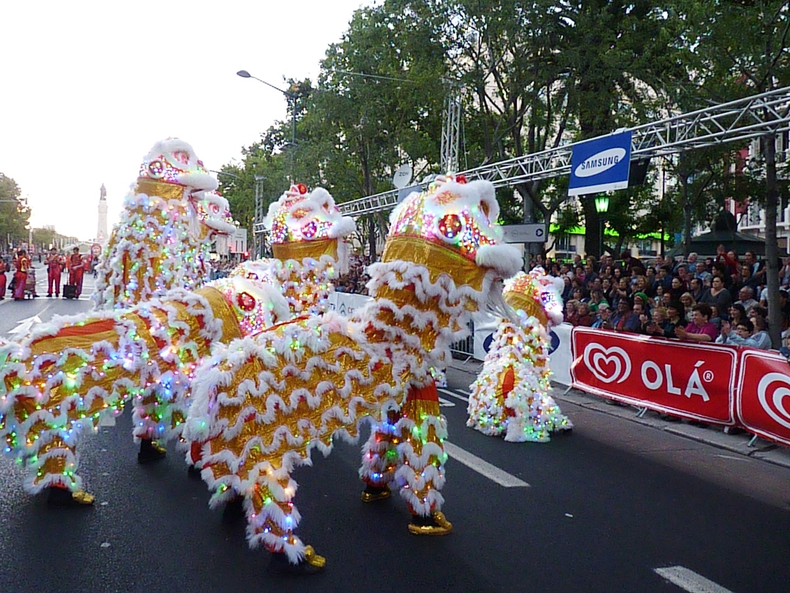MGTO leads lion dance team to join Popular Street Marching Parades in Portugal